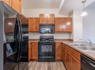 6957 Daniel Defoe Dr, Johnston, IA 50131