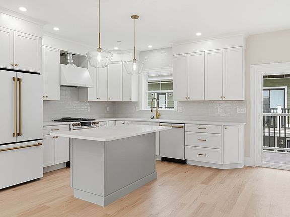 4th image of 11 Washington St #M