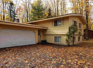 850 Woodview Dr, Harbor Springs, MI 49740