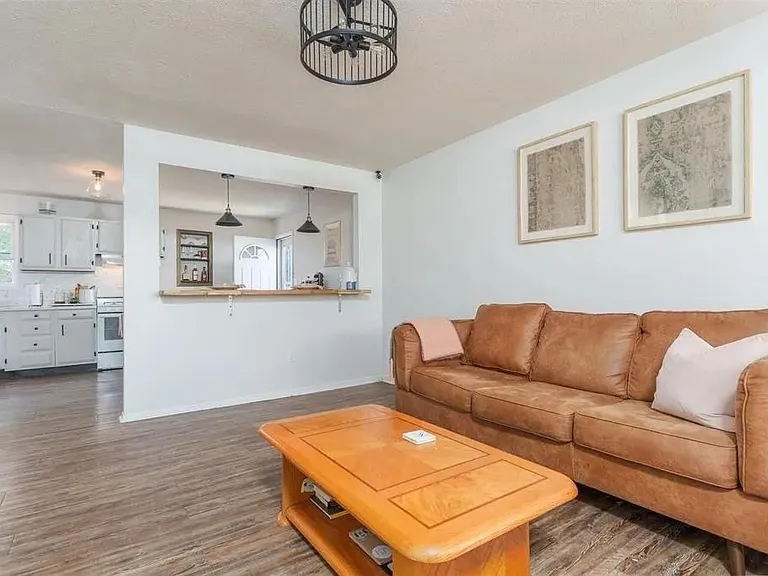 2432 Tamarack Rd — Photo 11