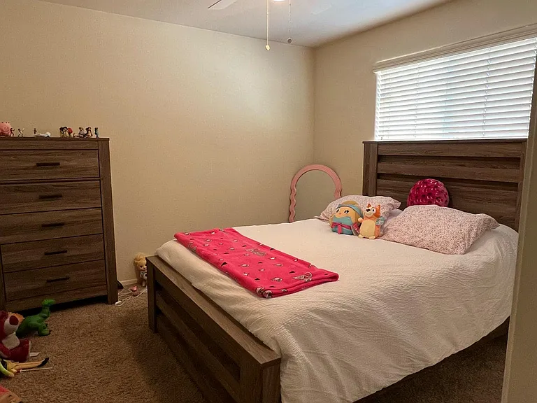 N 78th Ave — Photo 16