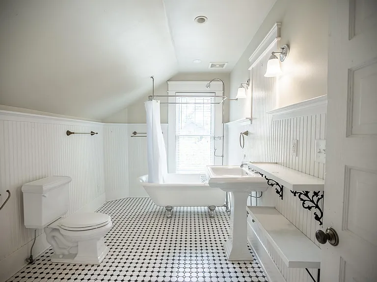 1021 Paris Ave — Photo 13