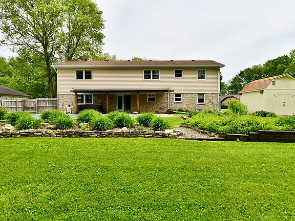 3rd image of 18906 Crestview Ct