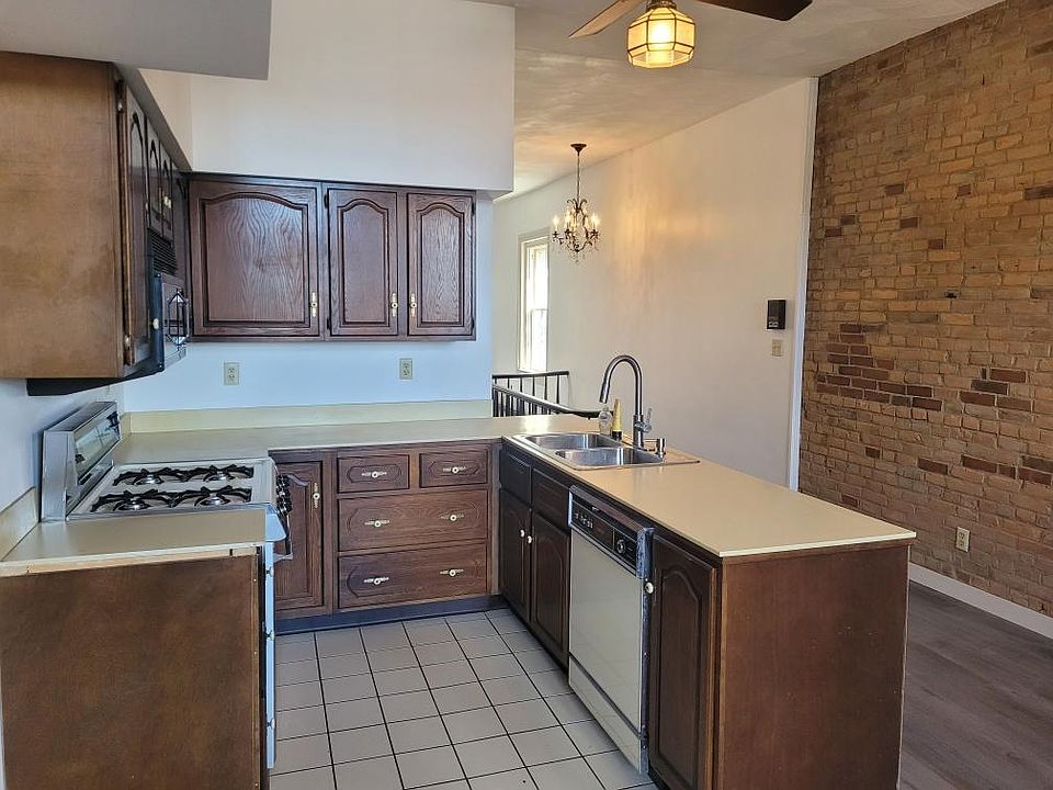 1st image of 15 Lake St #3