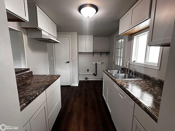 4th image of 109 SE 3rd St
