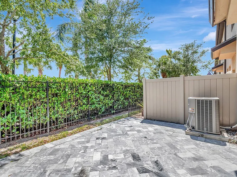 2854 Bard St — Photo 31