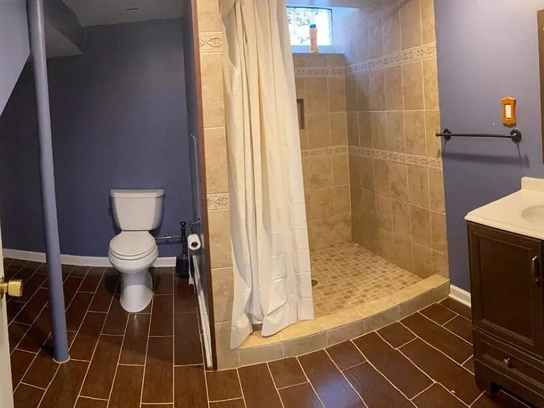1704 Rowland Ave — Photo 23
