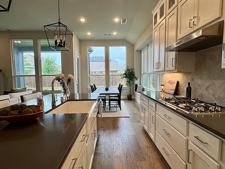 711 Markham Dr — Photo 16