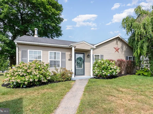 308 Longmeadow St, Mechanicsburg, PA 17055