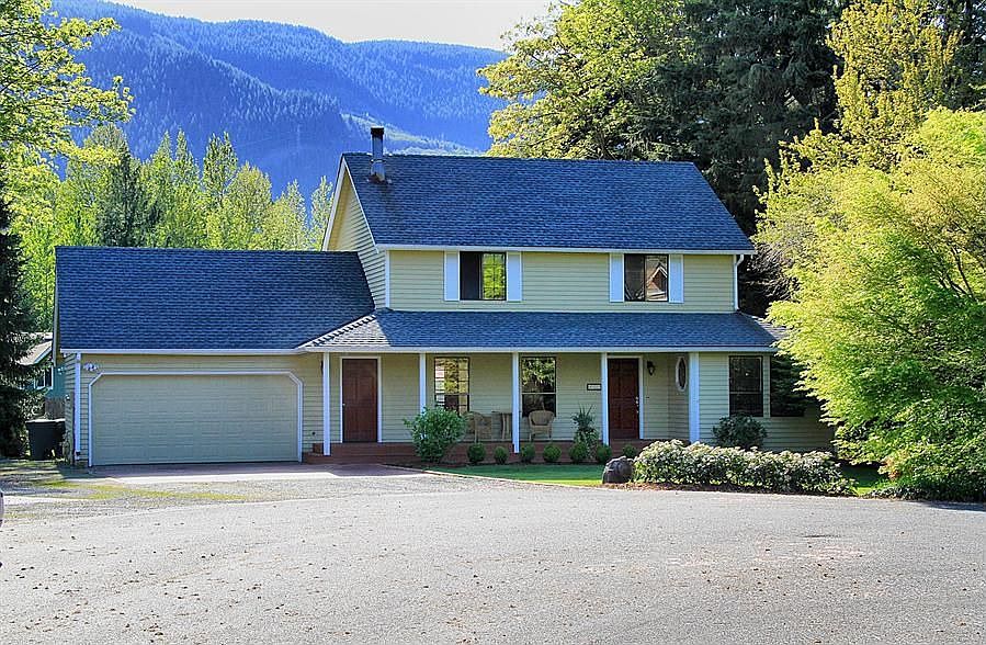 1st image of 437 SE Alder Dr