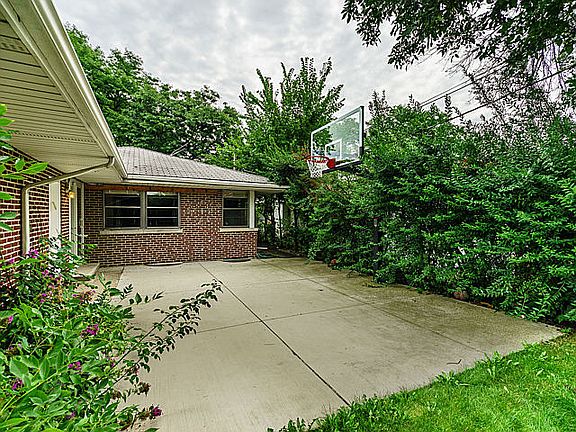 4th image of 3351 W Arthur Ave