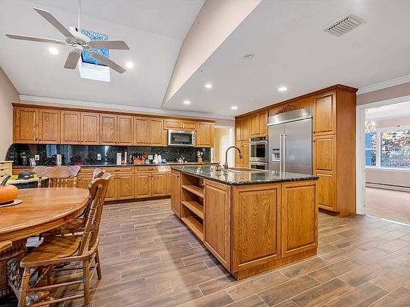 5th image of 41 Arista Dr
