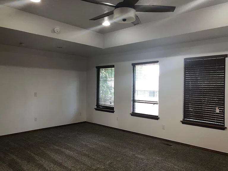 9909 S Hillcrest Dr — Photo 5