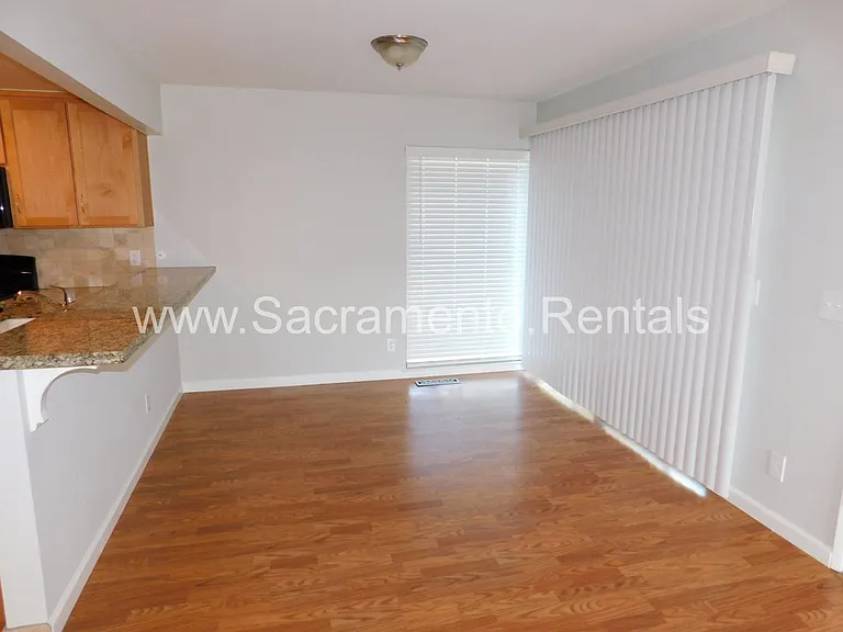 2637 Latham Dr — Photo 10