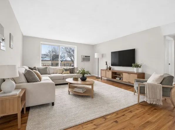 8 Kittredge St APT 10, Roslindale, MA 02131