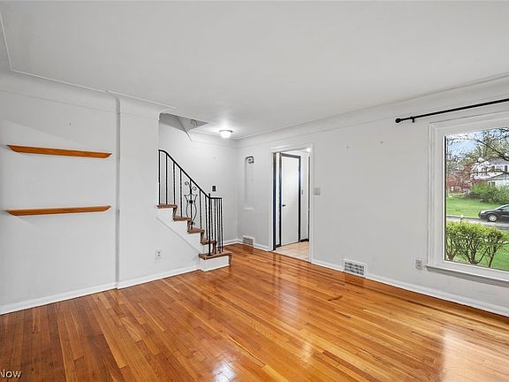 5th image of 23403 Beachwood Blvd