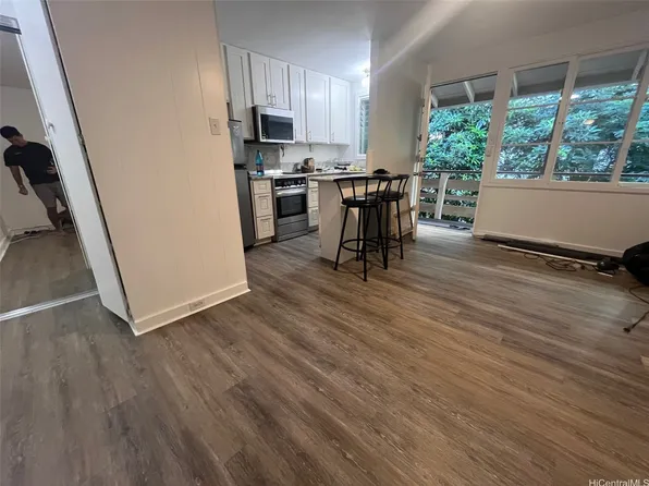 423 Kaiolu St APT 203, Honolulu, HI 96815