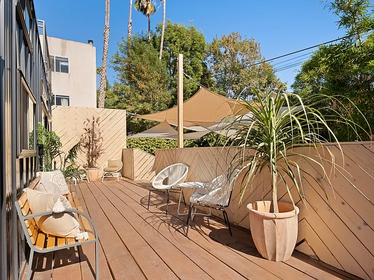 1570 Myra Ave #1572-1/2 — Photo 3