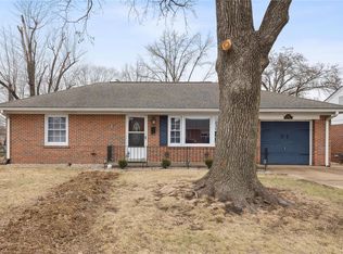 615 Pine St, Saint Charles, MO 63301