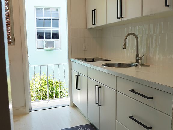 4th image of 761 Euclid Ave #12A