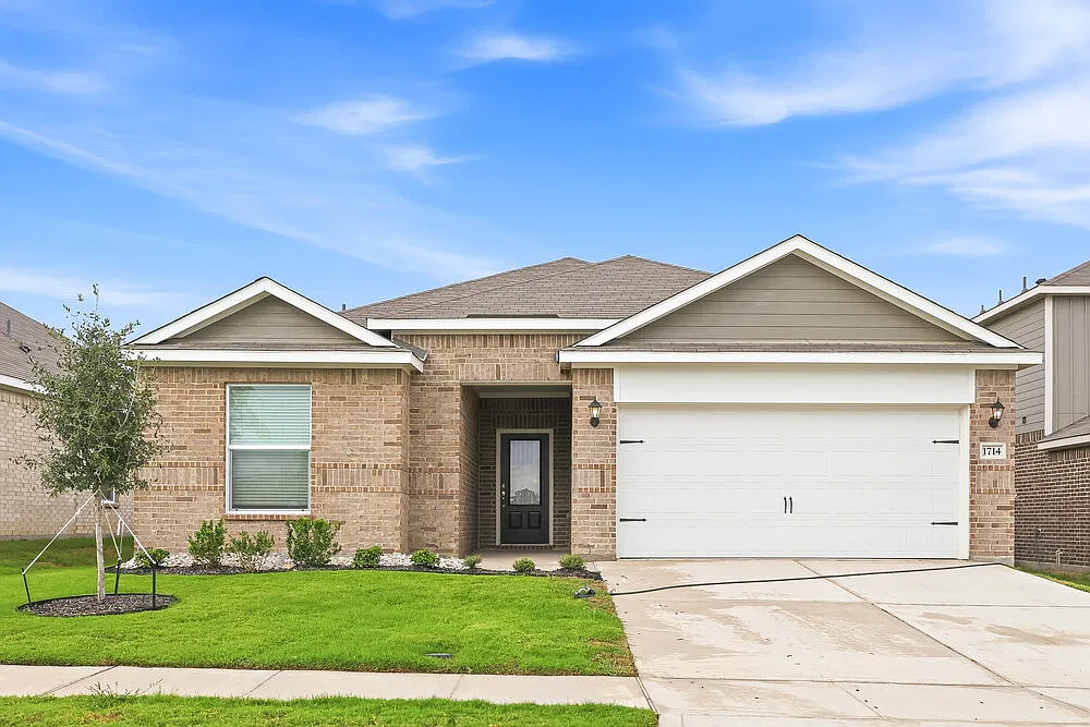 4 bed, 2.0 bath, 1784 sqft, $2,395 — Photo 1