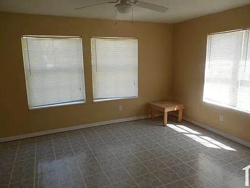 2 bed, 900 sqft, $995 — Photo 3