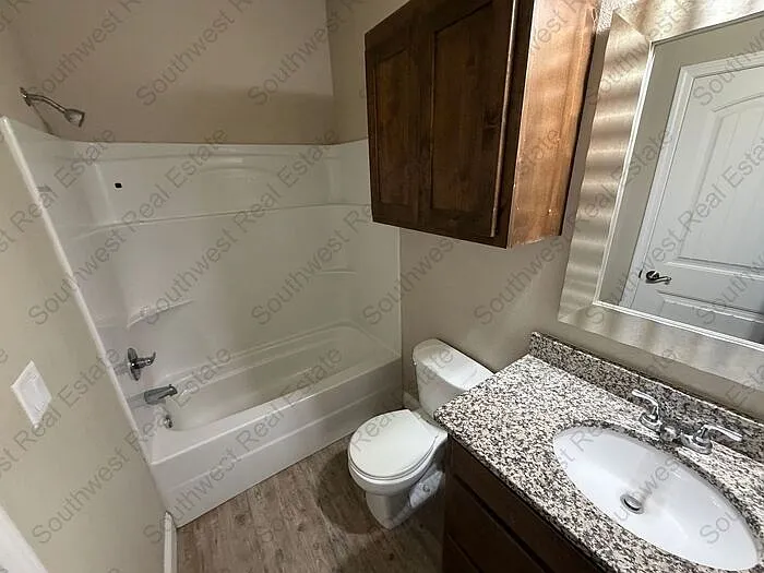 2404 E 14th St #B — Photo 7