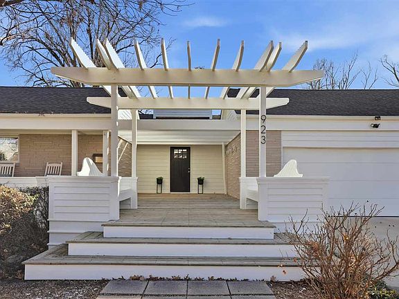 5th image of 923 W Will Rogers Dr