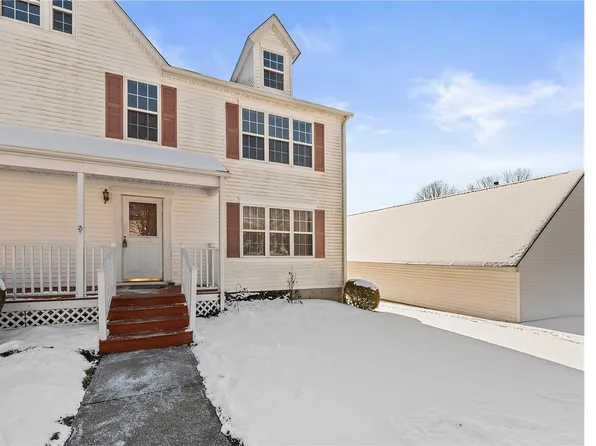 21 Kings Way, Pawling, NY 12564