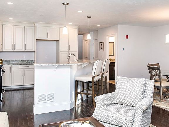 3rd image of 100 Lebaron Blvd #7