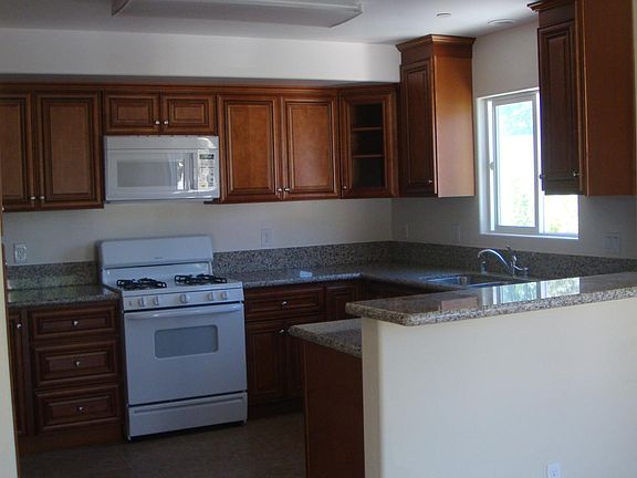 3rd image of 13405 Burbank Blvd APT 5