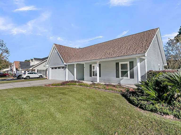 111 Hopper Dr — Photo 2