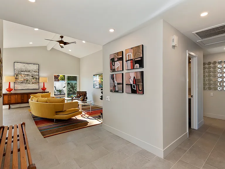 835 S Nueva Vista Dr — Photo 2