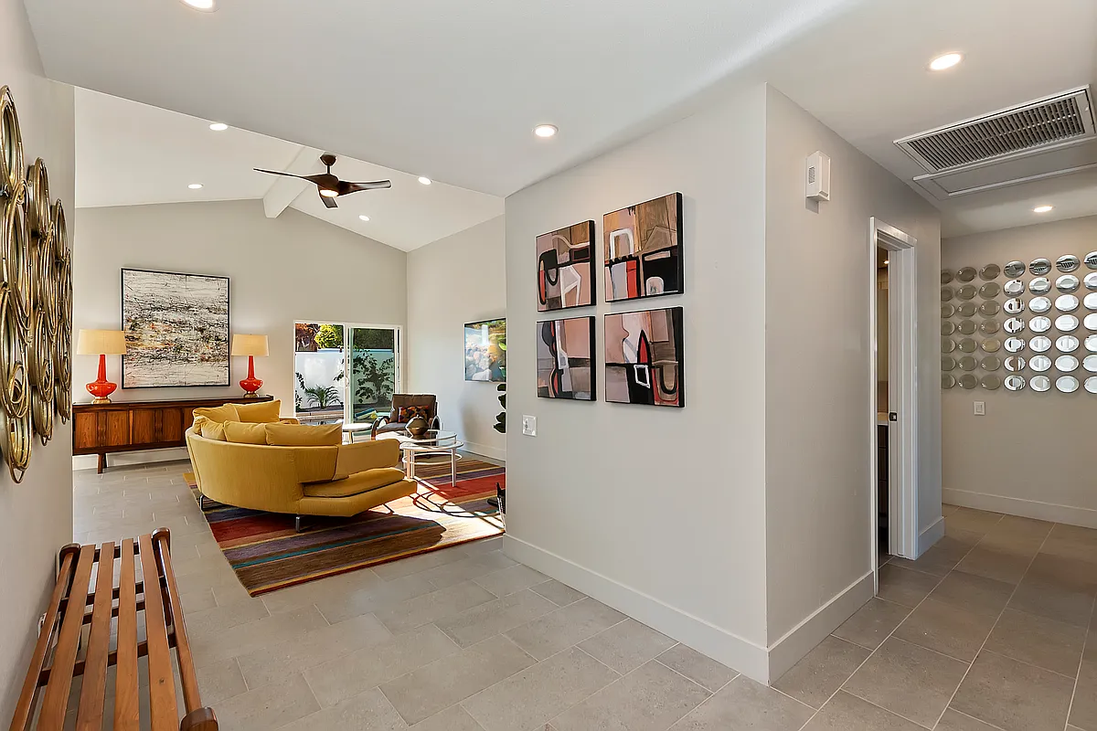 Building Photo - 835 S Nueva Vista Dr