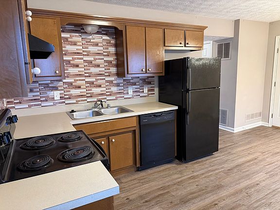 4th image of 227 Black Hawk Cir #A