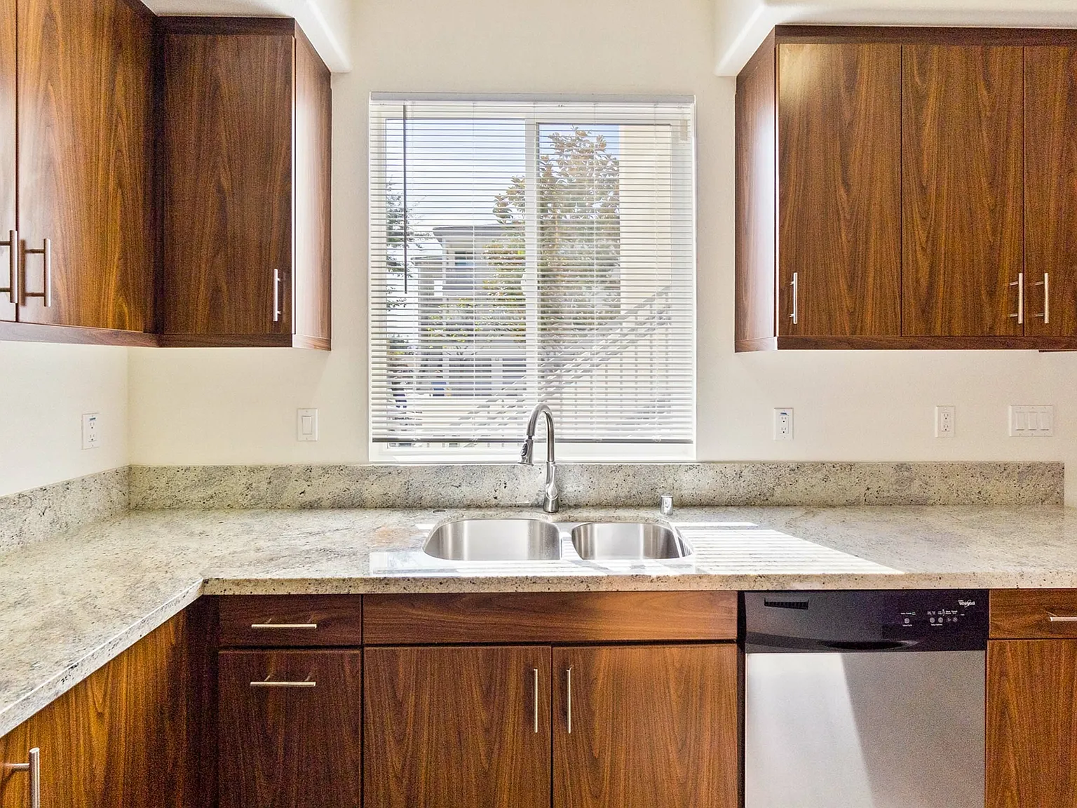 LuxLiv Apartments — Photo 4