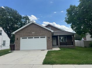 6939 W 95th Pl, Oak Lawn, IL 60453