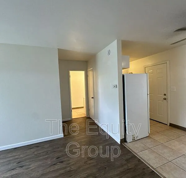 331 E Elm St #1 — Photo 8