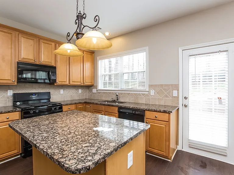 3670 Azurite St — Photo 6
