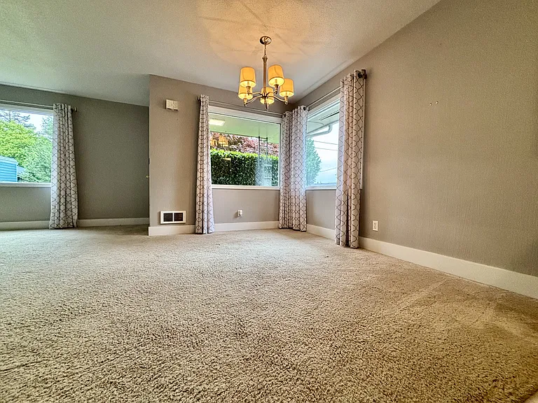 605 N Adams St — Photo 4