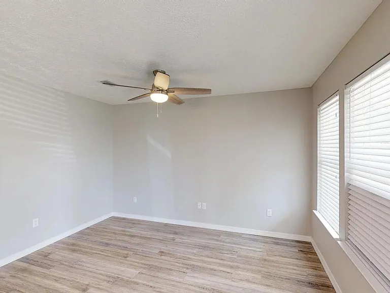 2301 N Anne Ave — Photo 12