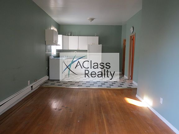 2nd image of 2552 37th St #2F
