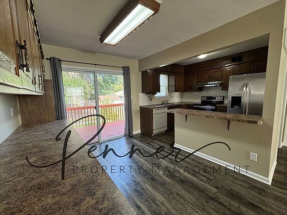 5th image of 604 NE Magellan Ave