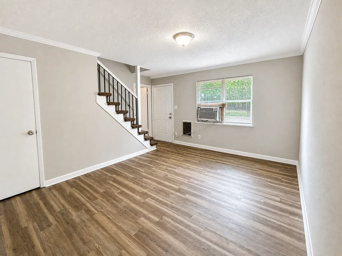 109 West Avenue — Photo 2
