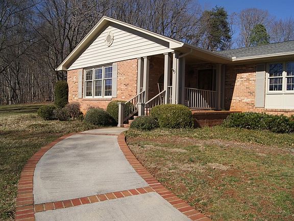3rd image of 205 Mountain Laurel Dr