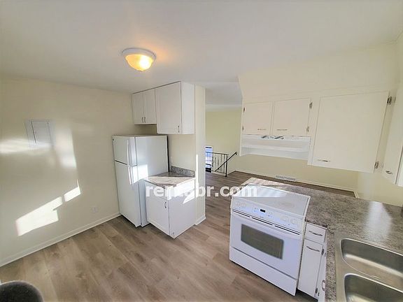 3rd image of 872 Utica St #1