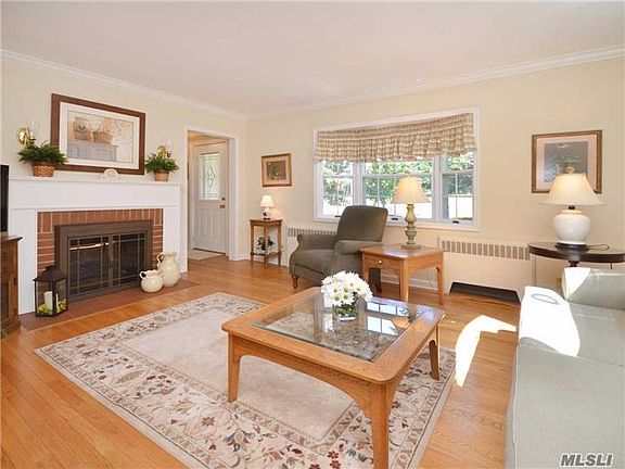 3rd image of 7 Hill Dr