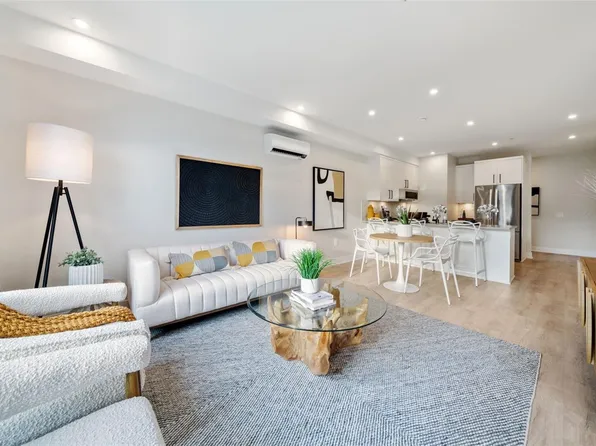 1371 Goldstream Ave #502, Langford, BC V9B 2Y5