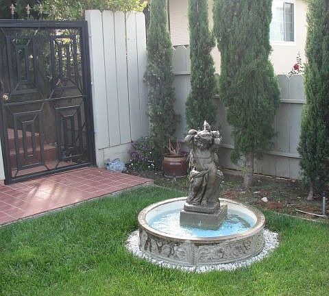 5th image of 511 N Claremont St