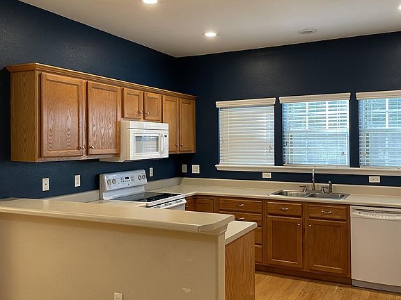 2nd image of 10 King Arthurs Ct #1